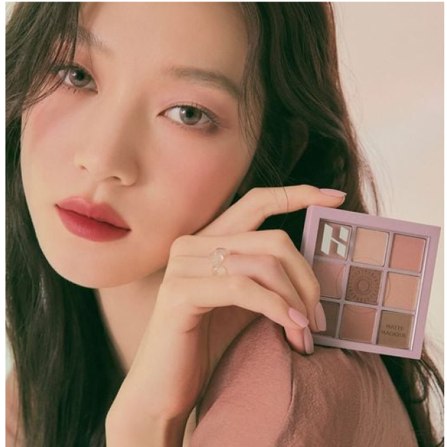 Палетка тіней для повік HOLIKA MY FAVE MOOD EYE PALETTE 02MOONY, фото 4 Палетка тіней для повік HOLIKA MY FAVE MOOD EYE PALETTE 02MOONY, фото 4