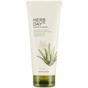 Очищающая пенка для умывания The Face Shop Herbday 365 cleansing foam Aloe & Green Tea 170ml