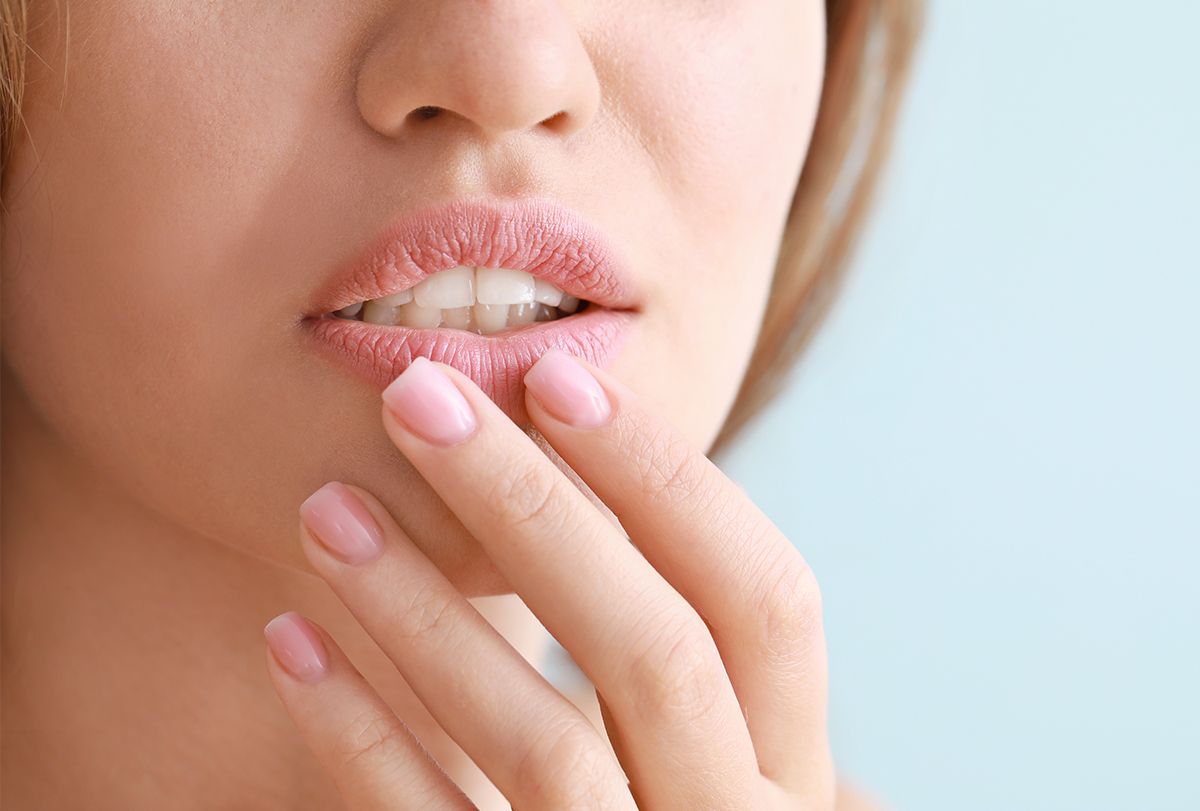 Почему трескаются губы: неочевидные причины