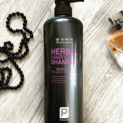 Шампунь профессиональный для укрепления волос на основе лечебных растений Daeng Gi Meo Ri Herbal Hair Care Shampoo 1000ml 2 - Фото 2