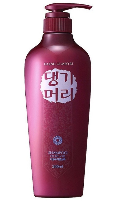 Шампунь освежающий с экстрактом портулака для жирной кожи головы Daeng Gi Meo Ri Shampoo For Oily Scalp 300ml